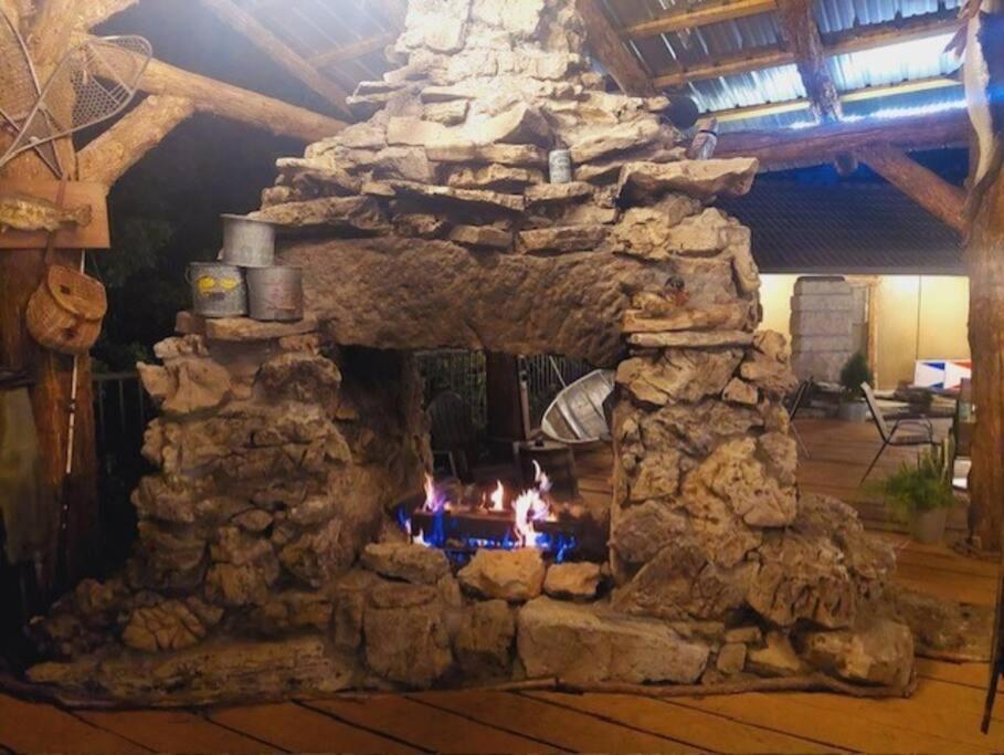 Stonegate Lodge 2 Queen Beds Fast Wifi 50In Tv Salt Water Pool Room # 305 Eureka Springs Exterior photo