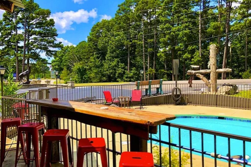 Stonegate Lodge 2 Queen Beds Fast Wifi 50In Tv Salt Water Pool Room # 305 Eureka Springs Exterior photo