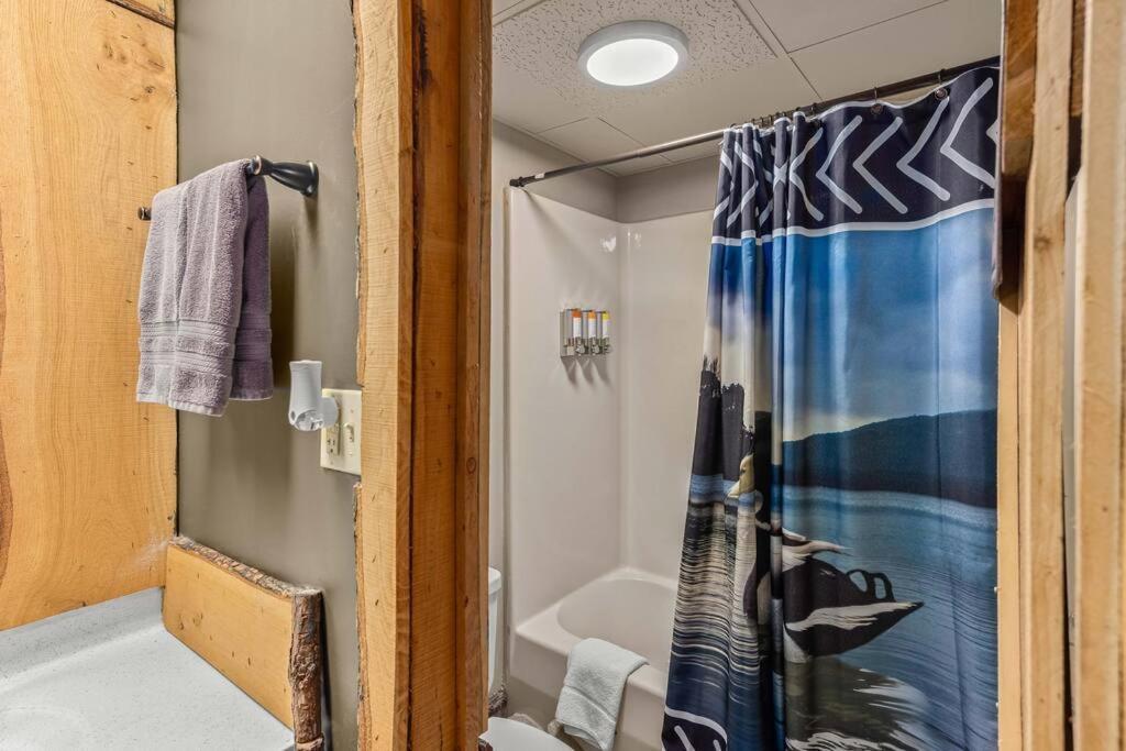 Stonegate Lodge 2 Queen Beds Fast Wifi 50In Tv Salt Water Pool Room # 305 Eureka Springs Exterior photo