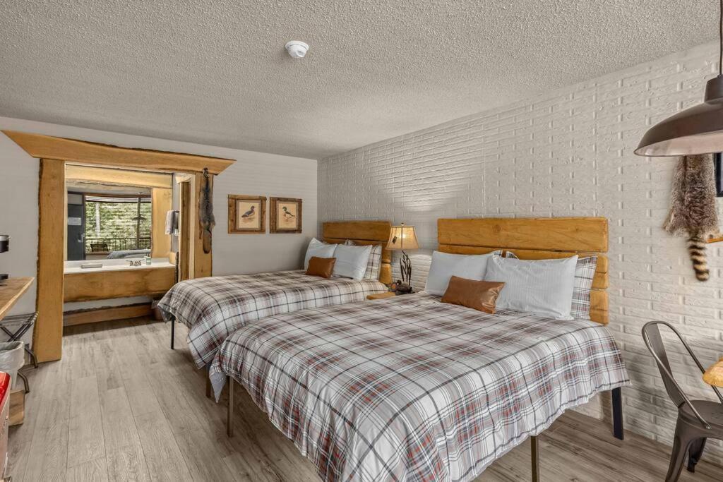 Stonegate Lodge 2 Queen Beds Fast Wifi 50In Tv Salt Water Pool Room # 305 Eureka Springs Exterior photo